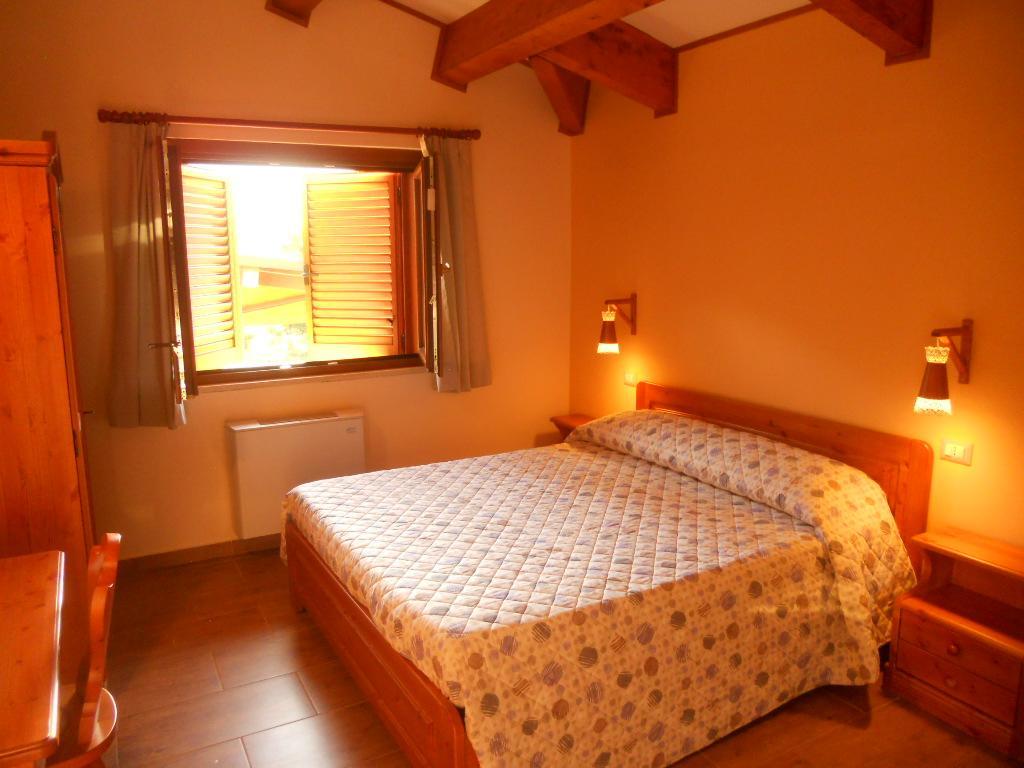 La Locanda Del Lago Lucciola Villalago Bagian luar foto