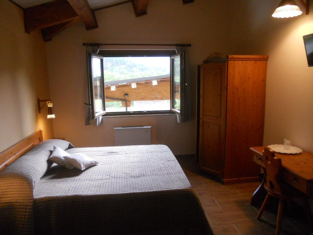 La Locanda Del Lago Lucciola Villalago Bagian luar foto