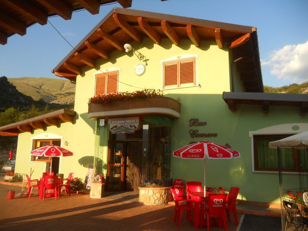 La Locanda Del Lago Lucciola Villalago Bagian luar foto