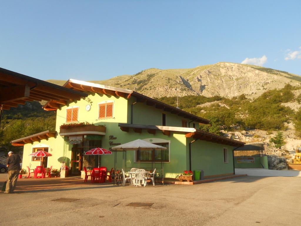 La Locanda Del Lago Lucciola Villalago Bagian luar foto