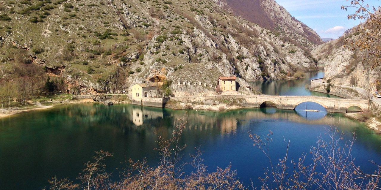 La Locanda Del Lago Lucciola Villalago Bagian luar foto