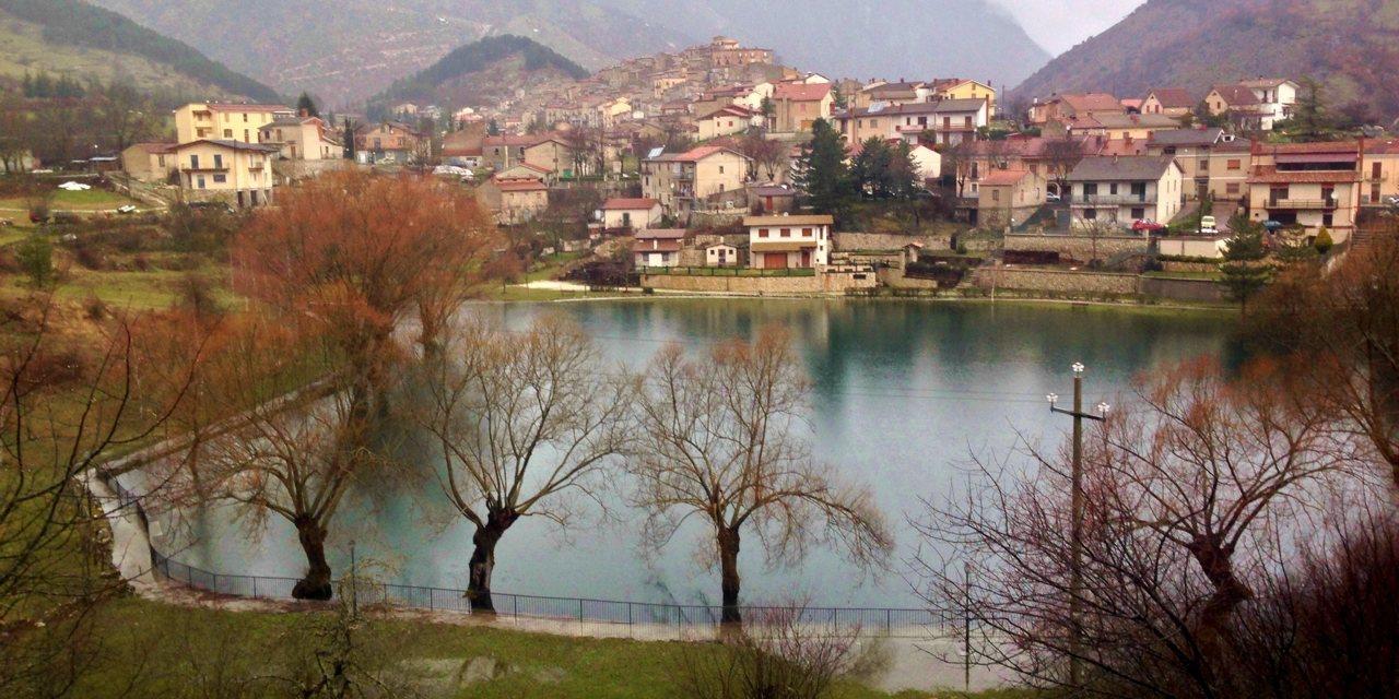 La Locanda Del Lago Lucciola Villalago Bagian luar foto